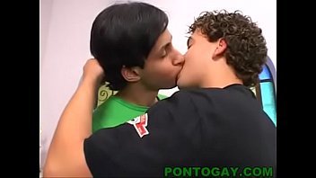 Gay brasileiro transando com polícia