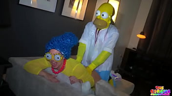 Marge Simpsons traindo o homer