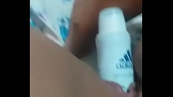 Novinha com seu desodorante
