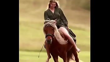 Cavalo montando ne novinhas
