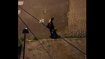 Dando o cuzinho para o morador de rua gay porno